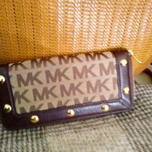 Michael Kors Delancy Signature Wallet Mocha Beige